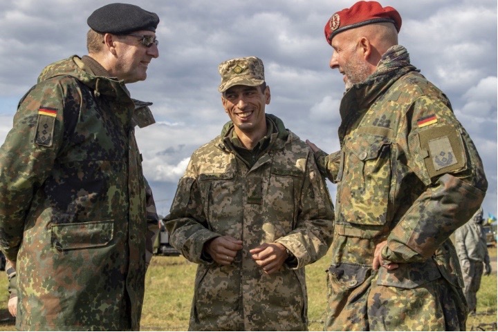 "Go get 'em, tiger!" NATO advisers encourage a Ukrainian to fight. -lc.nato.int